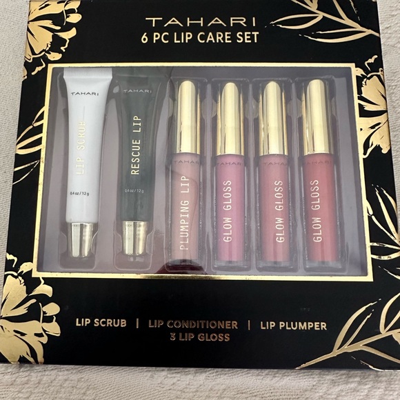 NWT Tahari Tote with Lip Care Set - Picture 11 of 12